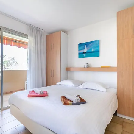 2 Bedroom With Balcony Close To The Sea *