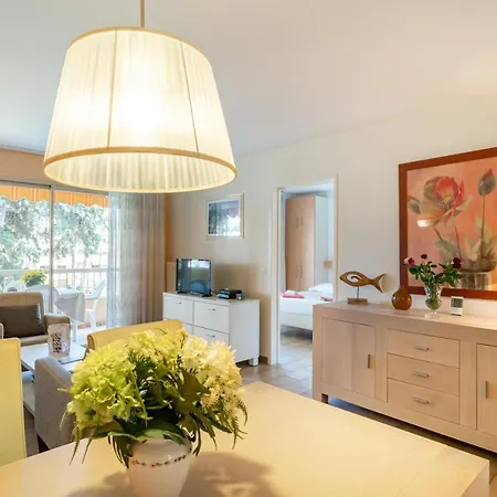 Hello Cote D'azur - 2 Bedroom With Balcony Close To The Sea Апартаменты Антиб